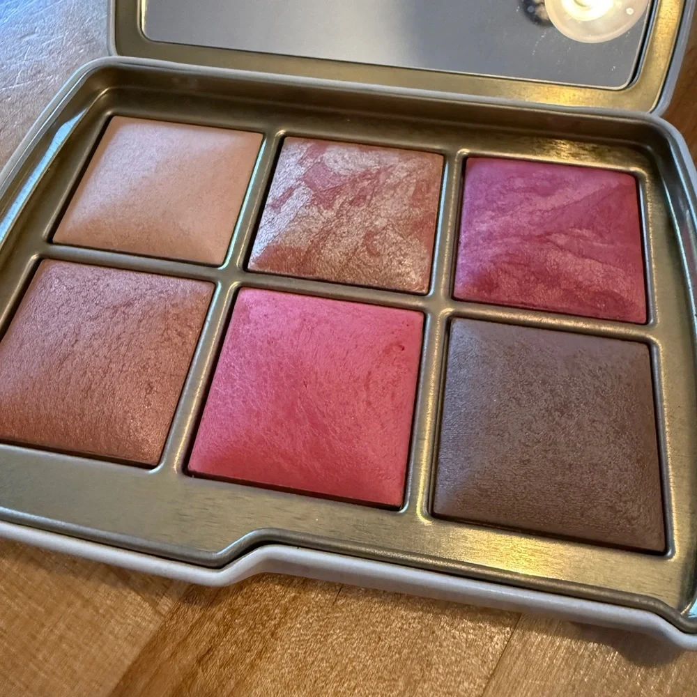 Hourglass Evil Eye palette - Picture 7 of 8